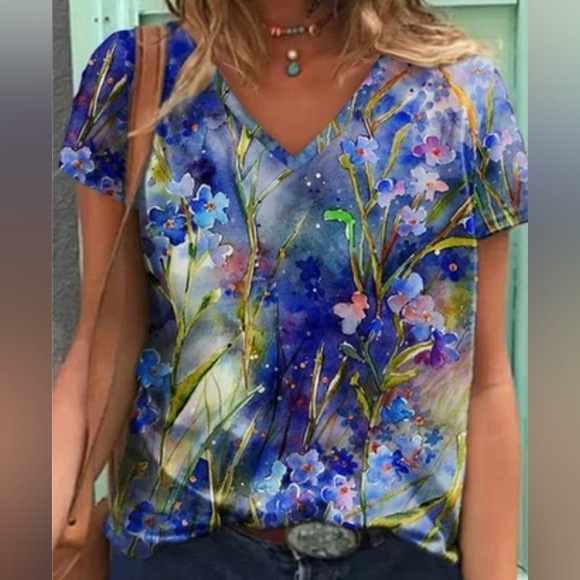 Just Fashion Now Tops - Just Fashion Now Blue Floral Abstract Pullover Jersey Tee NWT